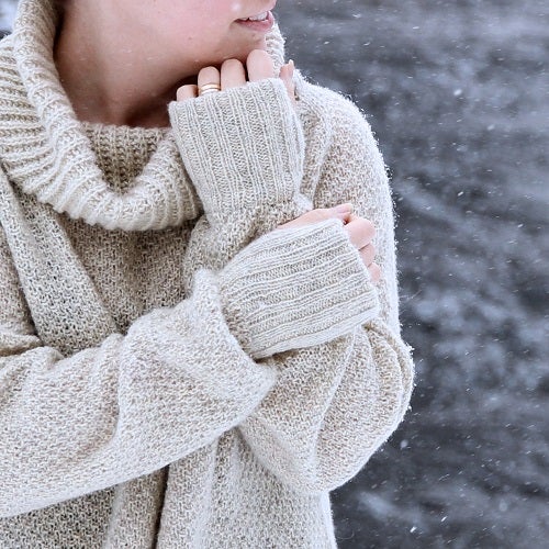 A cozy sweater in moss stitch